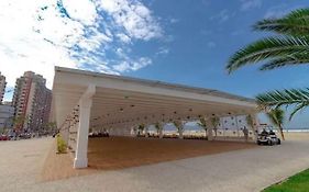Apto Moderno com Churrasqueira Gourmet, apenas 150m da Praia